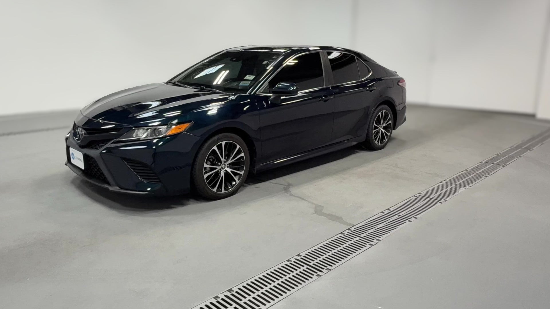 2019 Toyota Camry vehicle photo