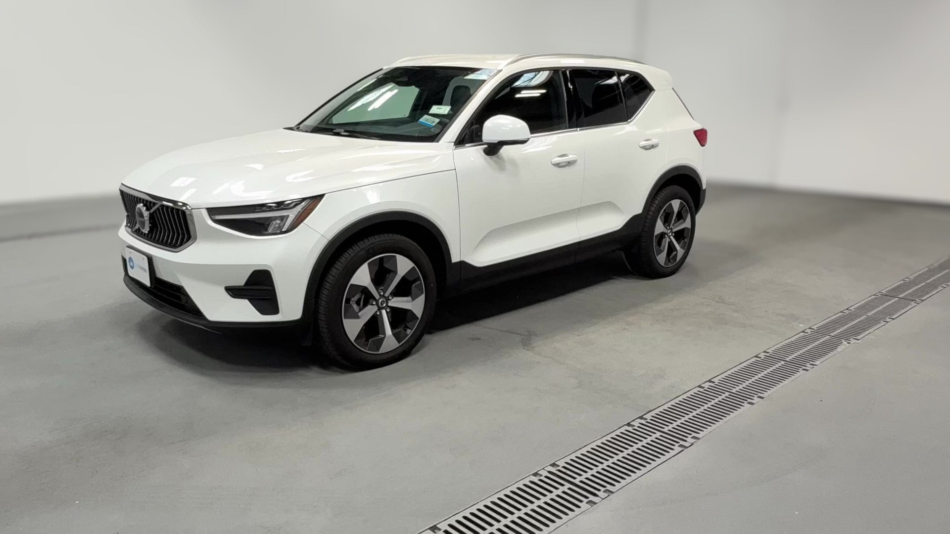 2024 Volvo XC40 vehicle photo