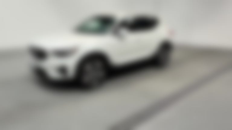 2024 Volvo XC40 vehicle photo