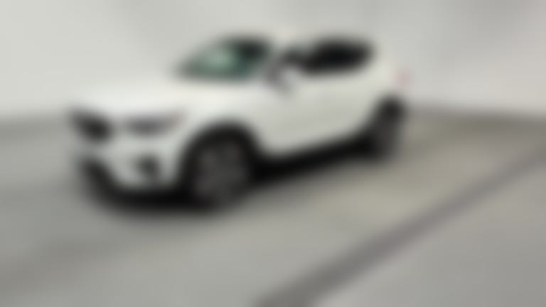 2024 Volvo XC40 vehicle photo