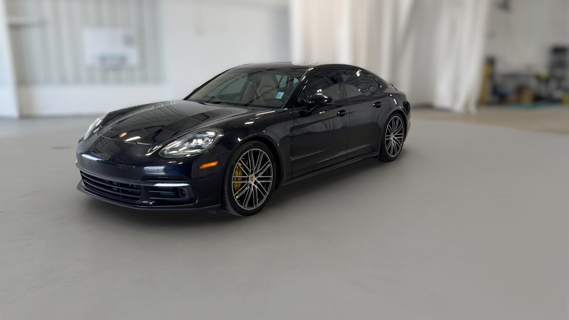 2018 Porsche Panamera vehicle photo