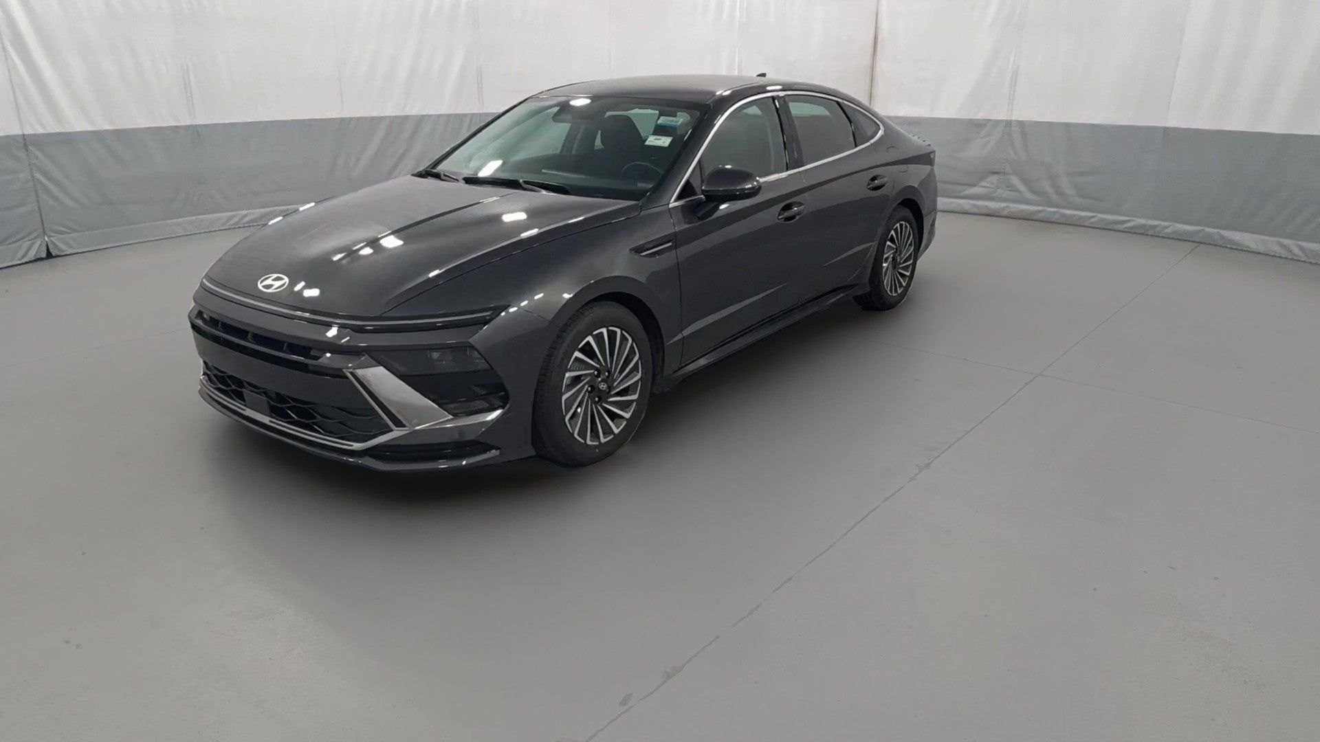 2025 Hyundai Sonata Hybrid vehicle photo
