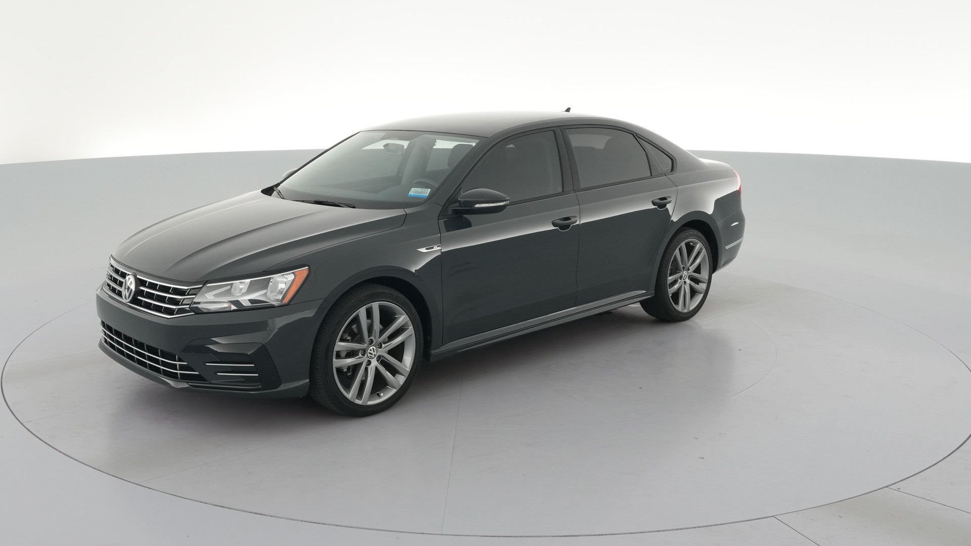 2018 Volkswagen Passat vehicle photo