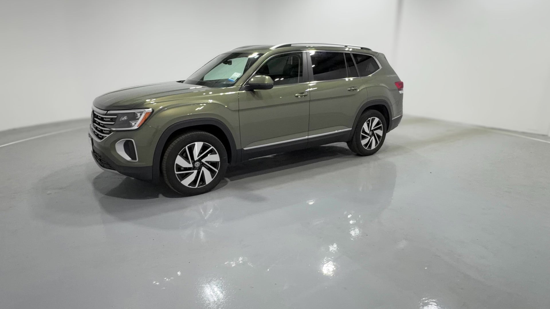 2025 Volkswagen Atlas vehicle photo