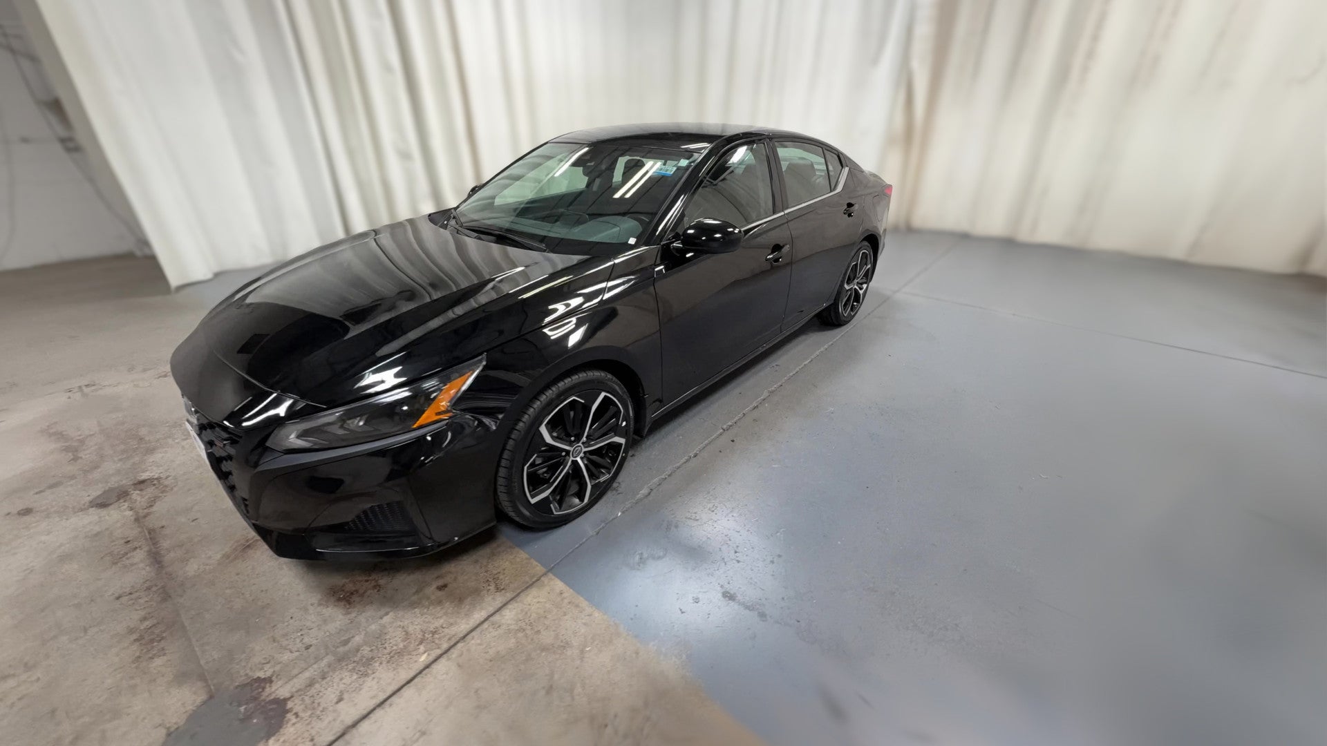 2025 Nissan Altima vehicle photo