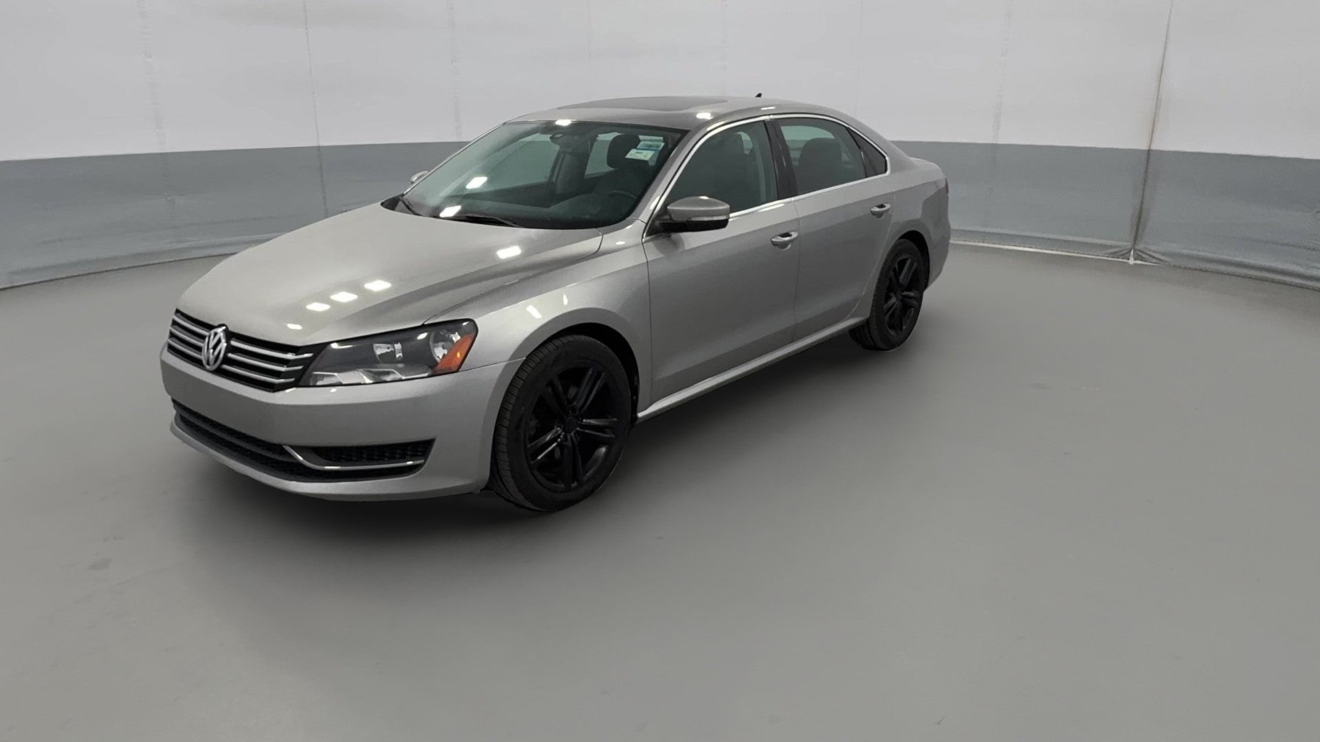 2014 Volkswagen Passat vehicle photo