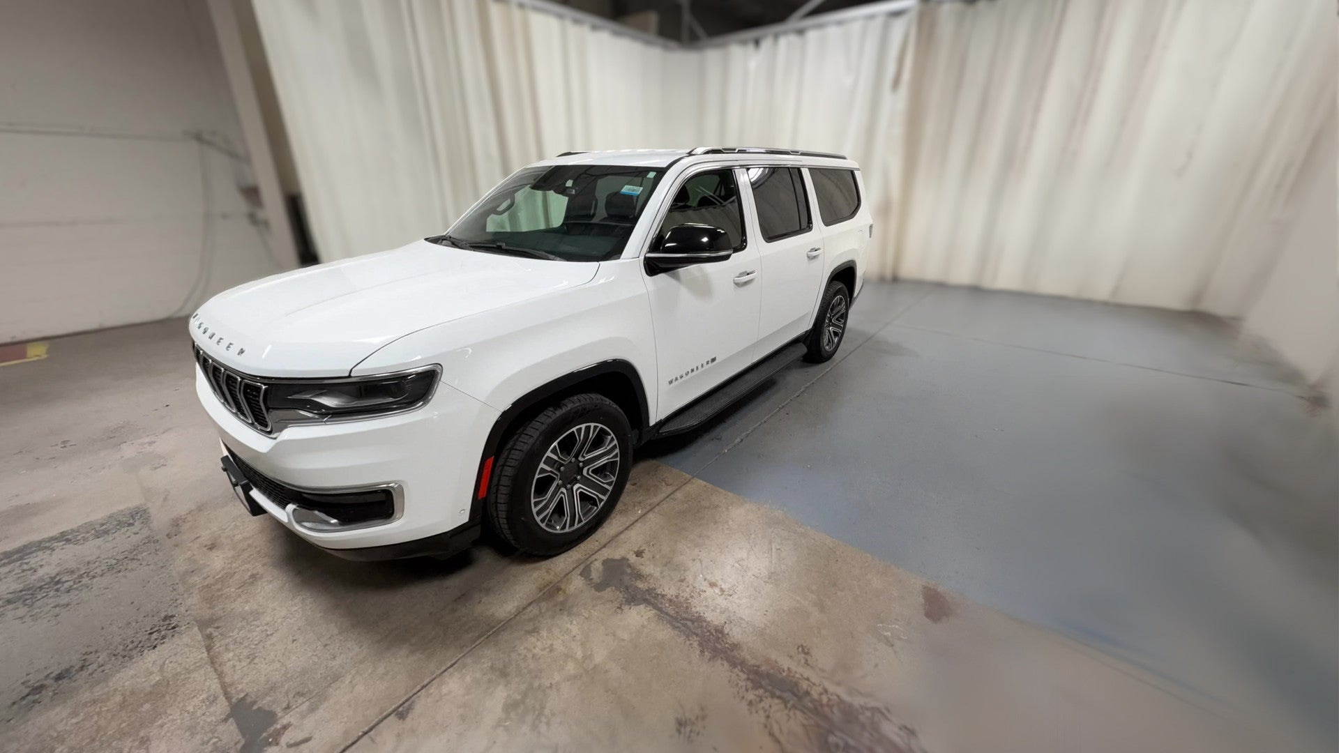 2024 Jeep Wagoneer L vehicle photo