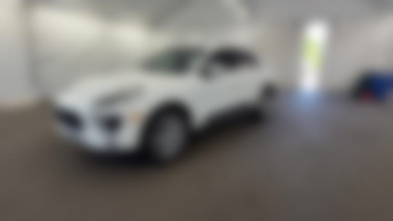 2017 Porsche Macan vehicle photo