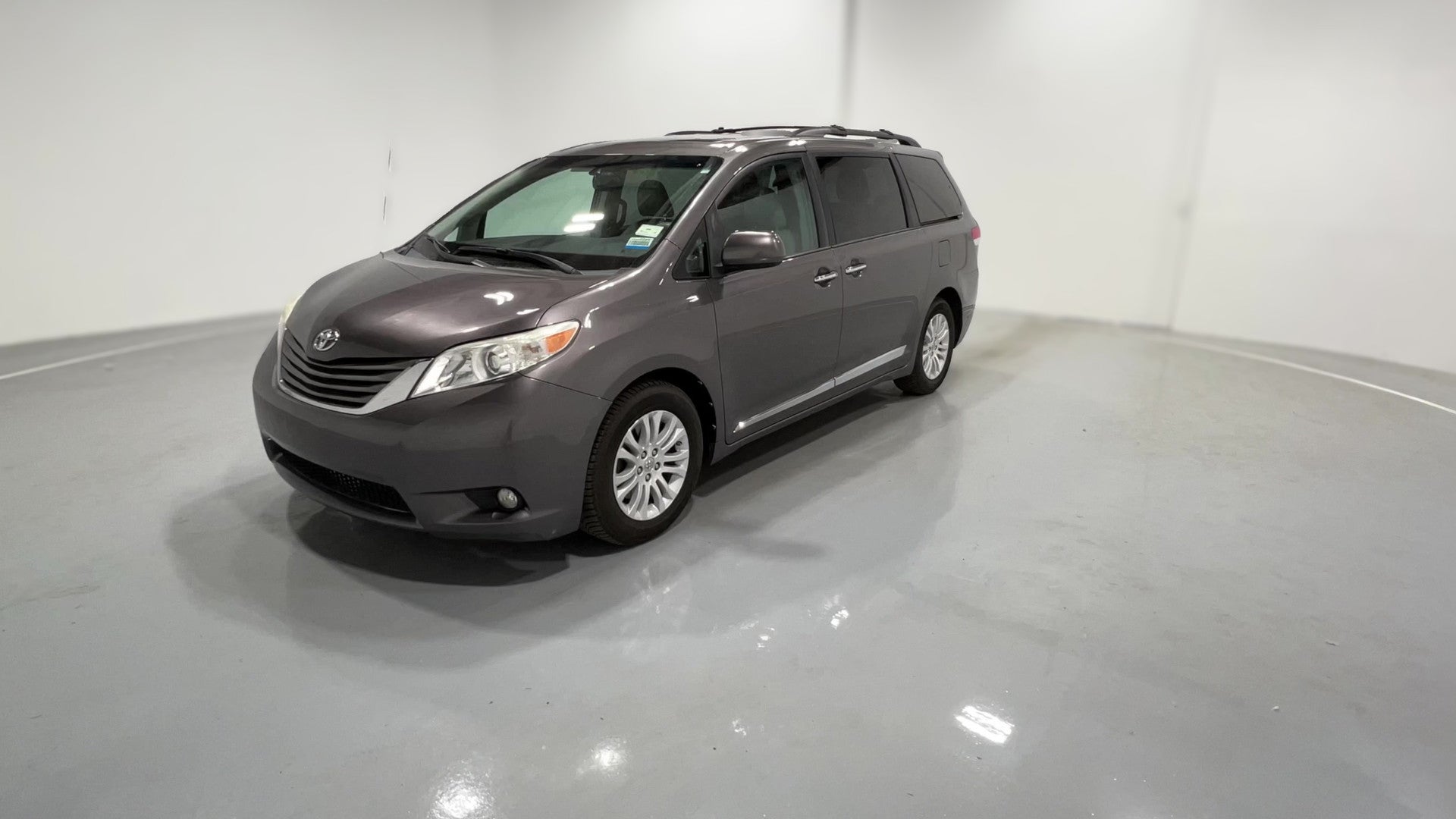 2013 Toyota Sienna vehicle photo