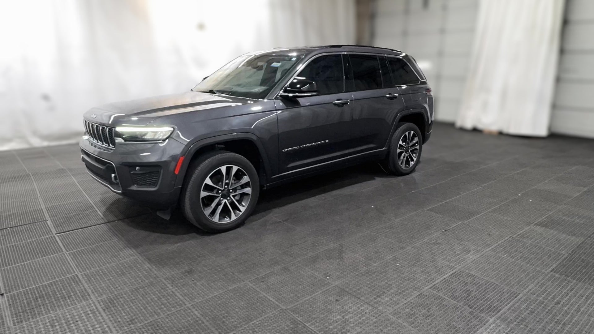 2022 Jeep Grand Cherokee vehicle photo