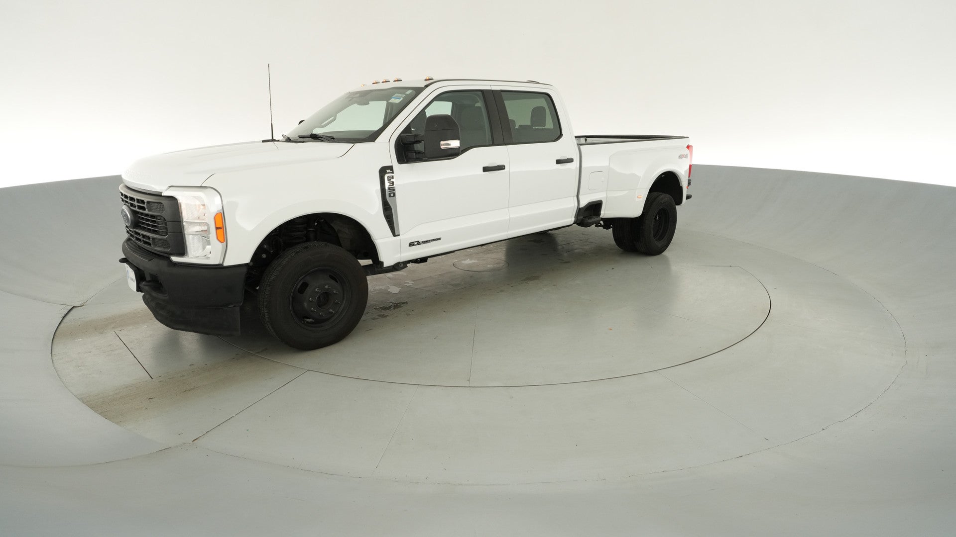 2024 Ford F350 Super Duty Crew Cab vehicle photo