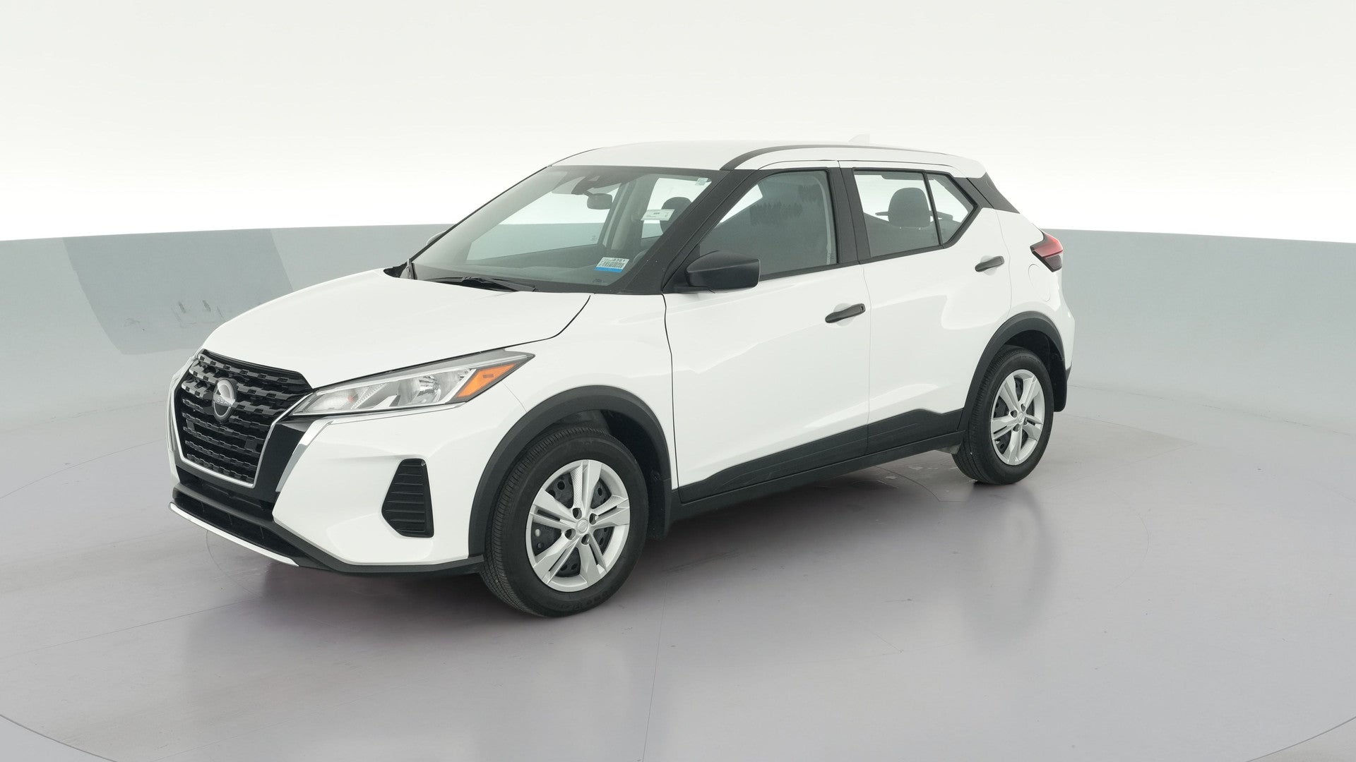 2025 Nissan Kicks Play vehicle photo