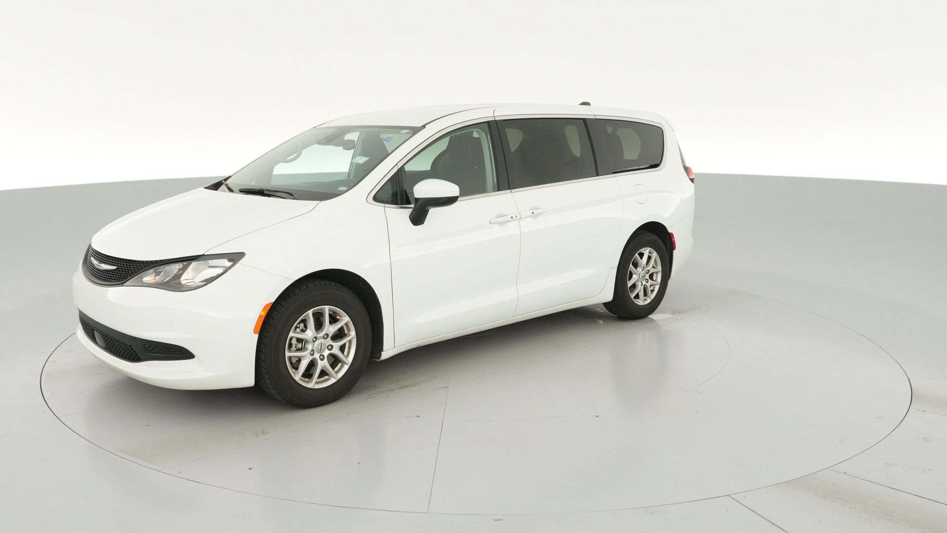 2023 Chrysler Voyager vehicle photo