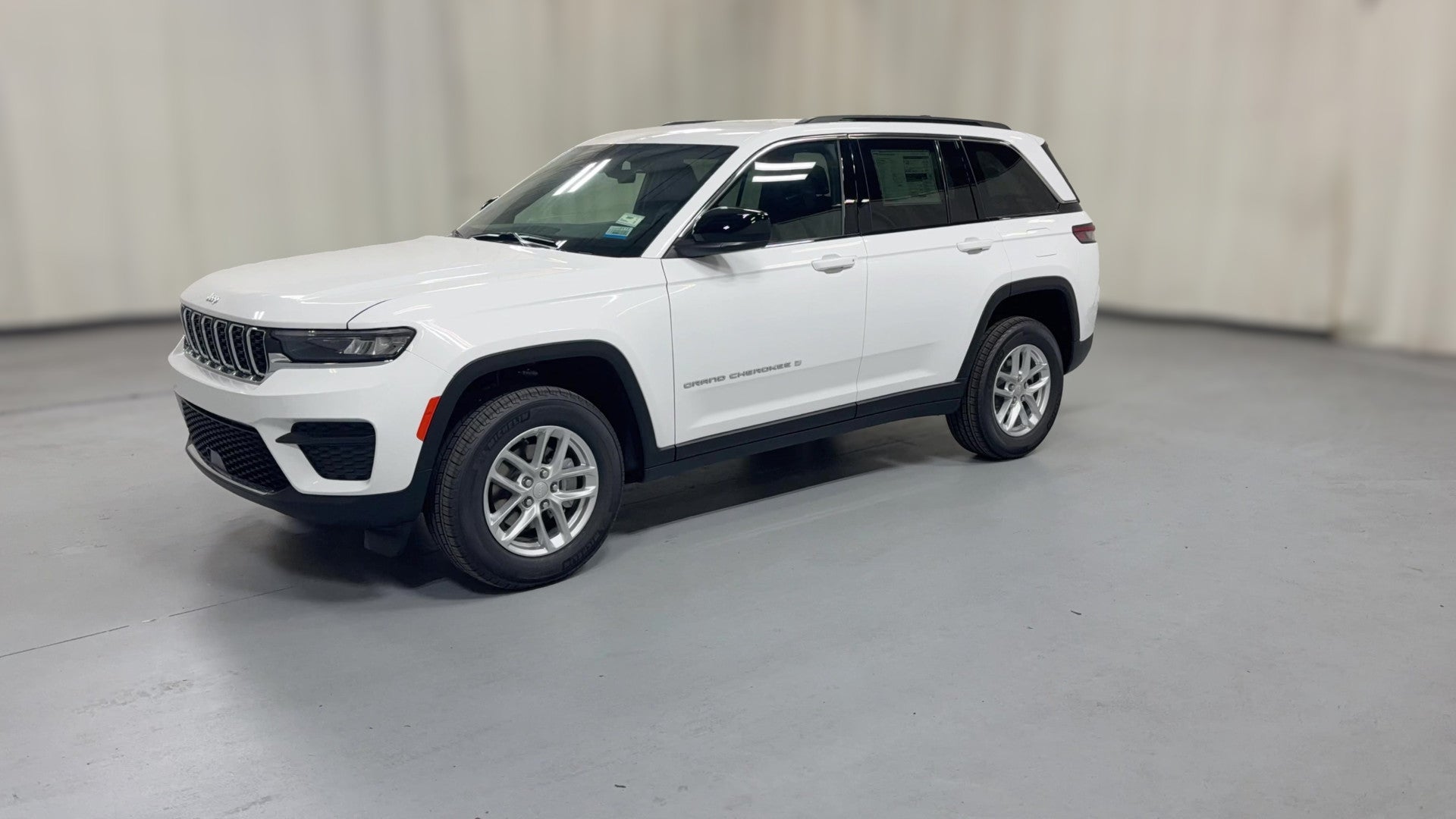 2026 Jeep Grand Cherokee vehicle photo
