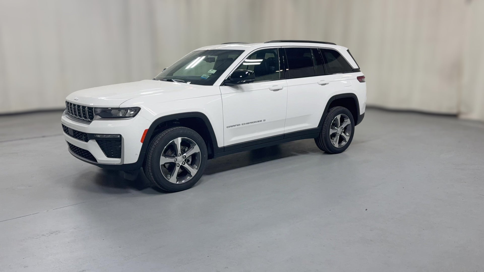2026 Jeep Grand Cherokee vehicle photo