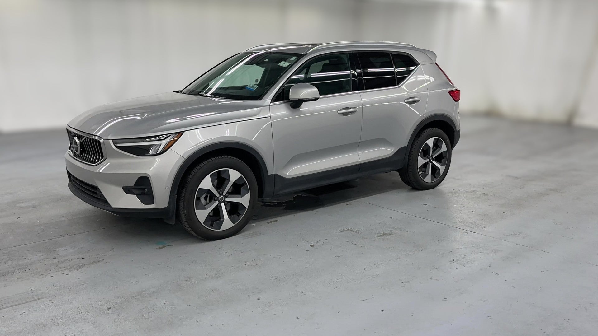 2025 Volvo XC40 vehicle photo