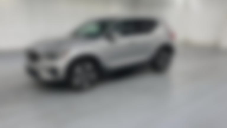 2025 Volvo XC40 vehicle photo