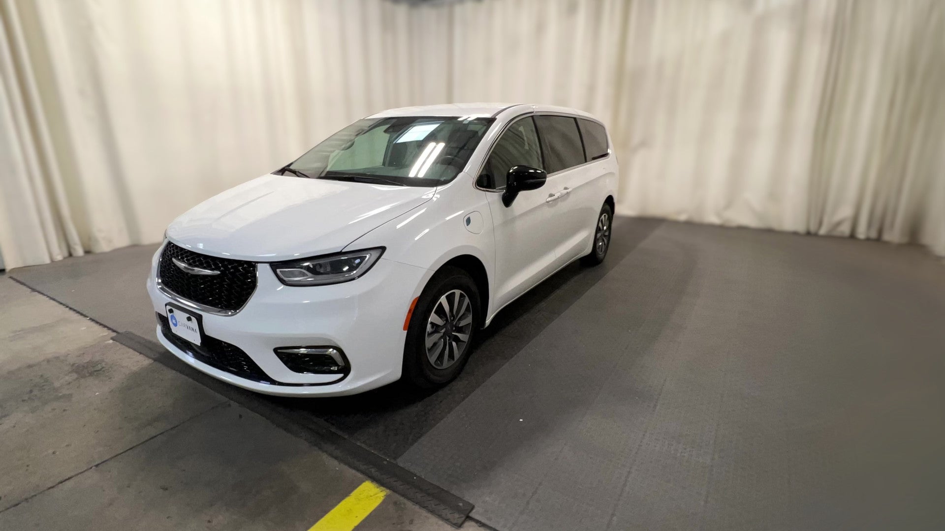 2024 Chrysler Pacifica Hybrid vehicle photo