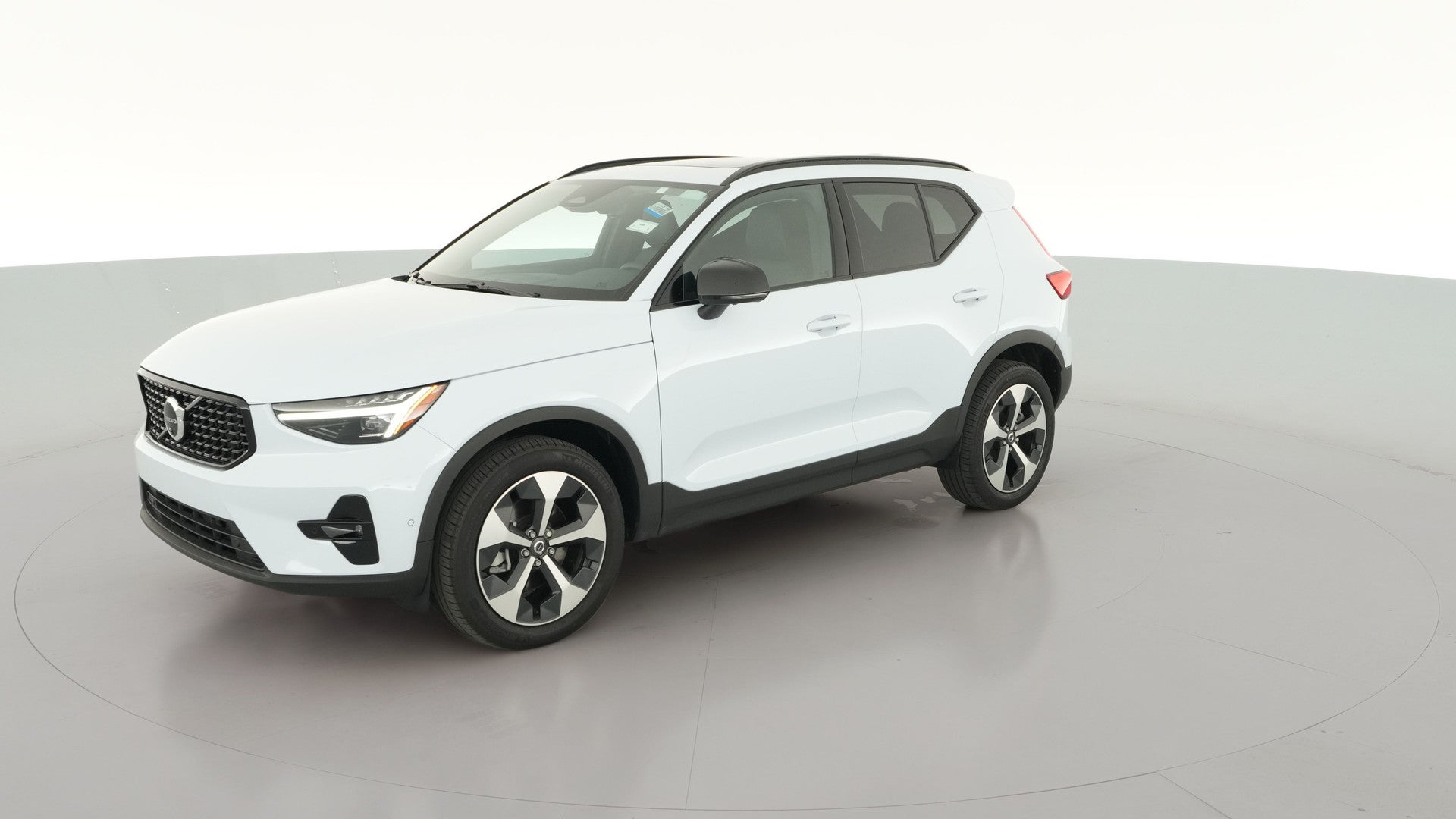 2026 Volvo XC40 vehicle photo