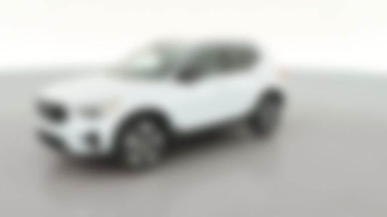 2026 Volvo XC40 vehicle photo
