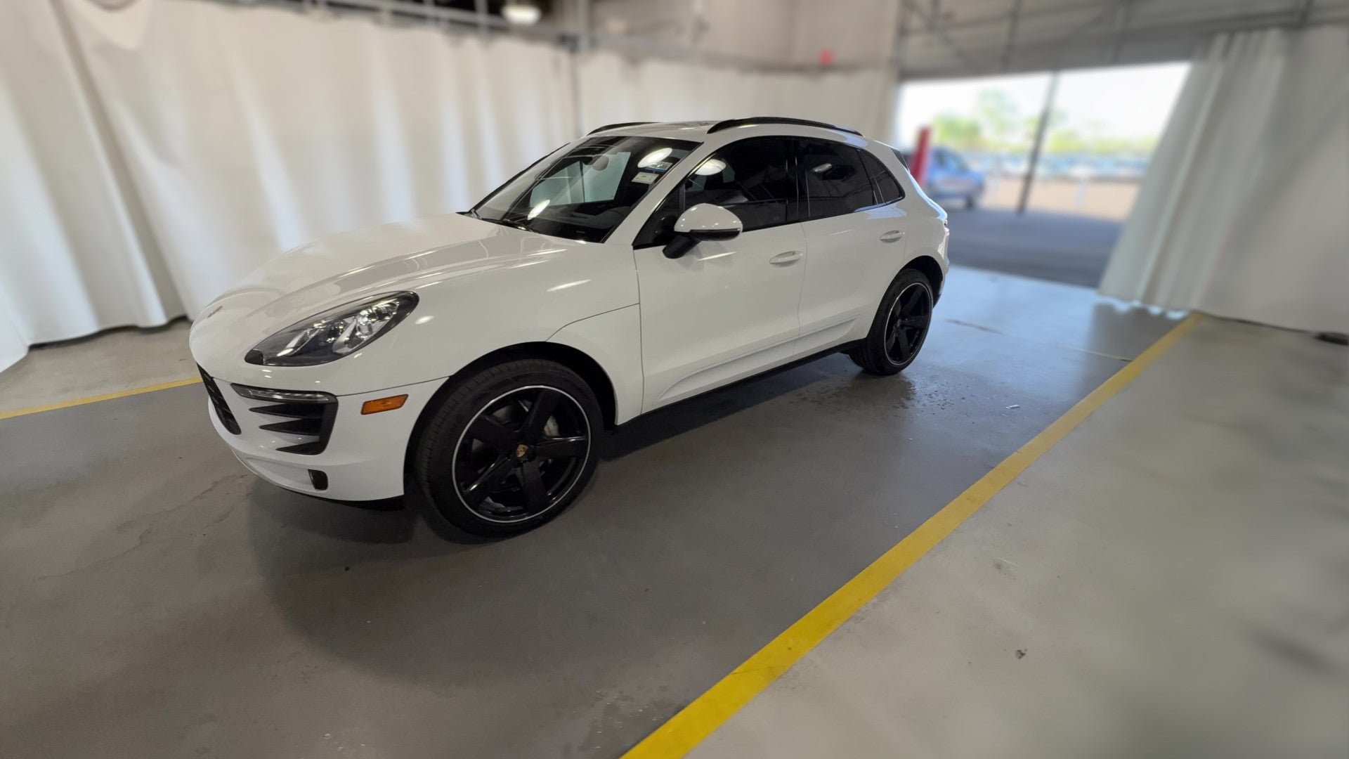 2017 Porsche Macan vehicle photo