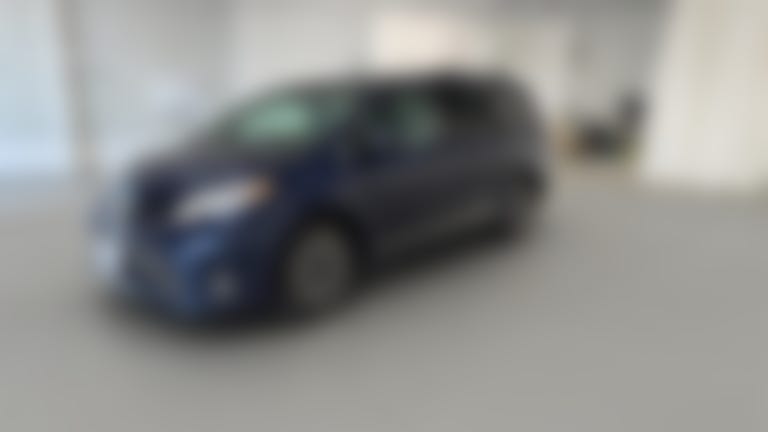 2019 Toyota Sienna vehicle photo