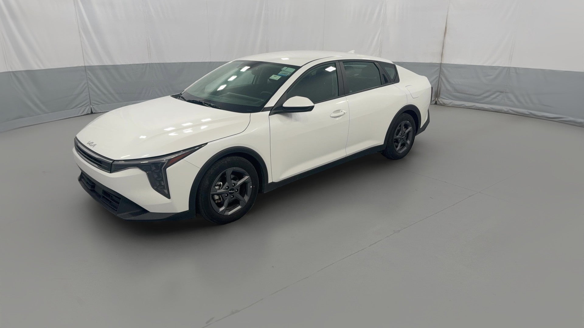 2025 Kia K4 vehicle photo