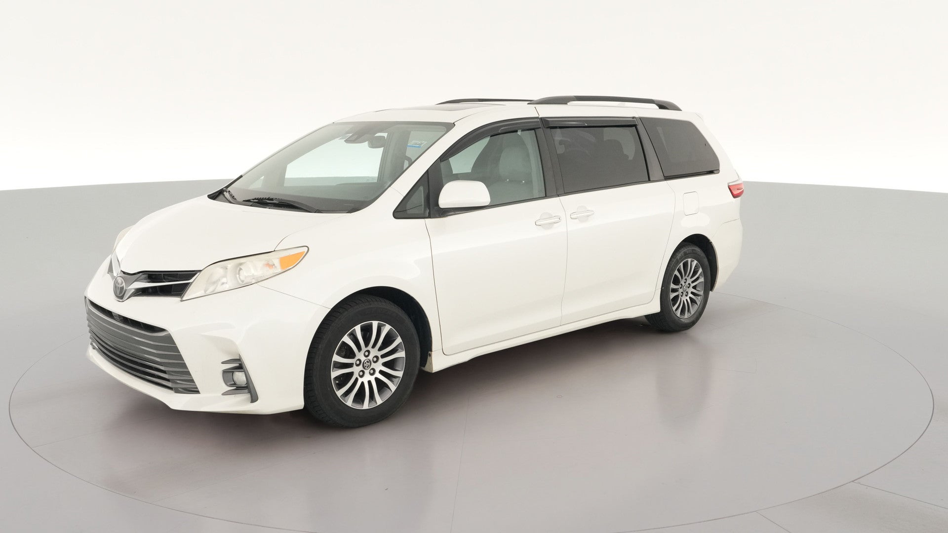 2018 Toyota Sienna vehicle photo