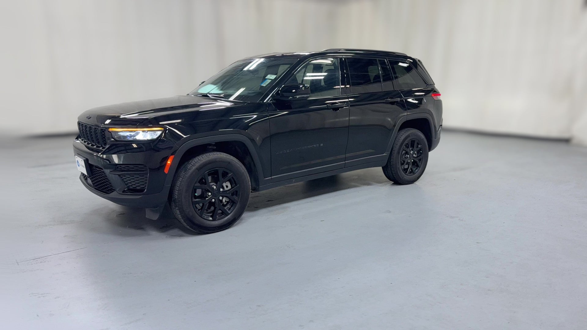 2025 Jeep Grand Cherokee vehicle photo