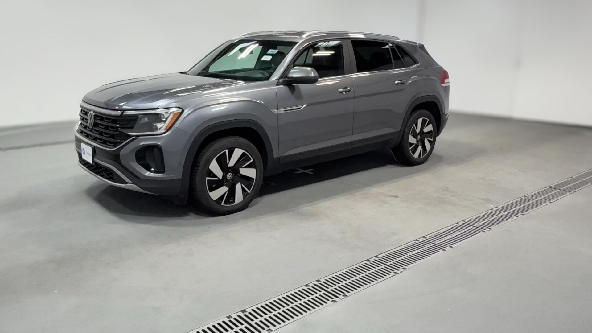 2024 Volkswagen Atlas Cross Sport vehicle photo
