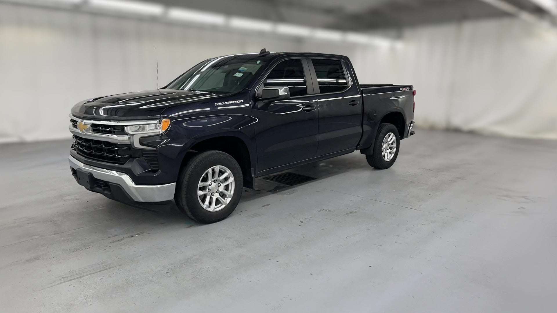 2023 Chevrolet Silverado 1500 Crew Cab vehicle photo