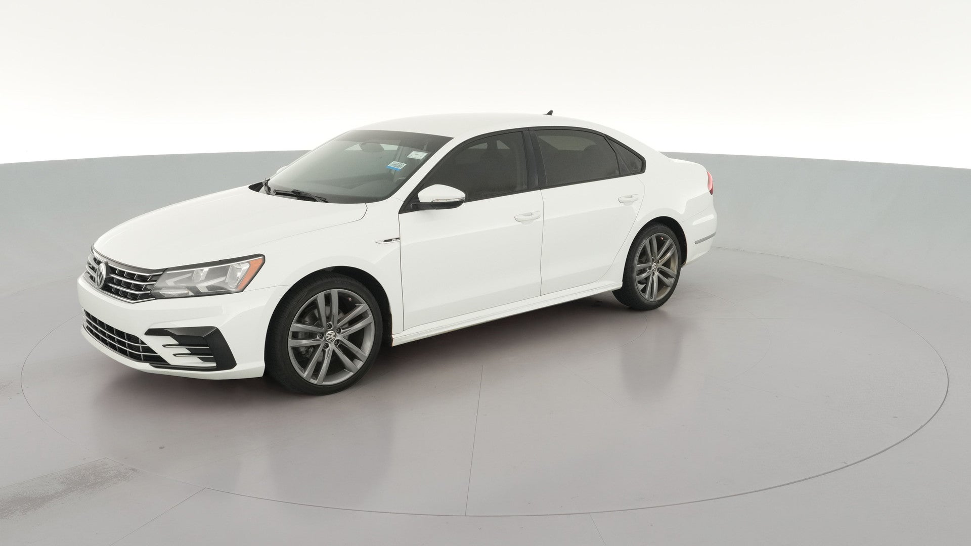 2018 Volkswagen Passat vehicle photo