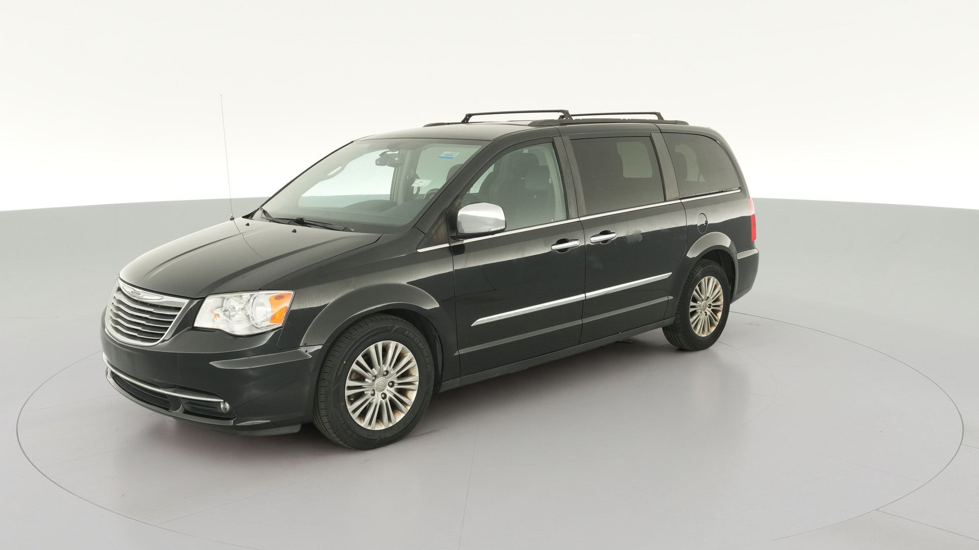 2015 Chrysler Town & Country vehicle photo