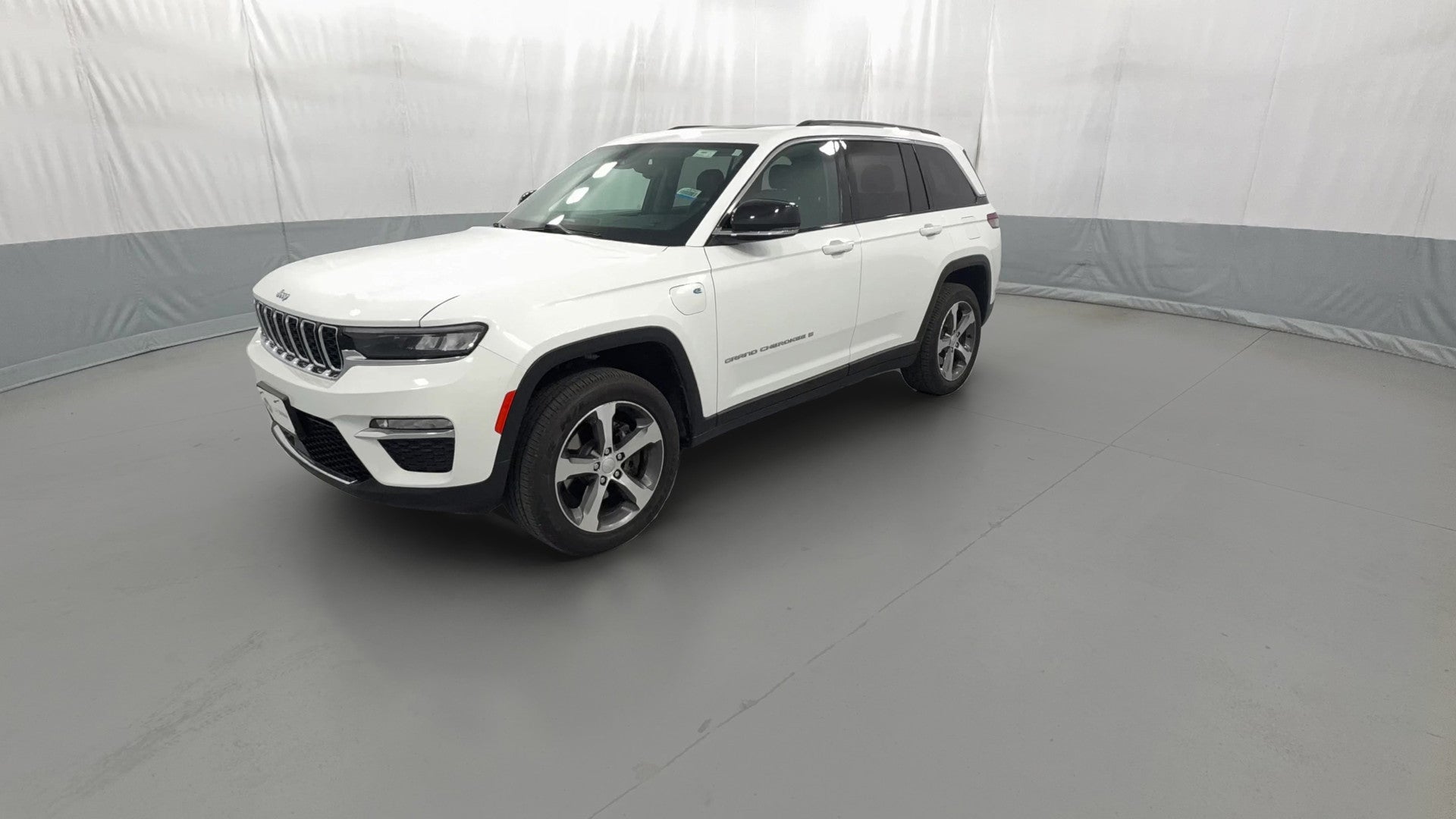 2023 Jeep Grand Cherokee 4xe vehicle photo