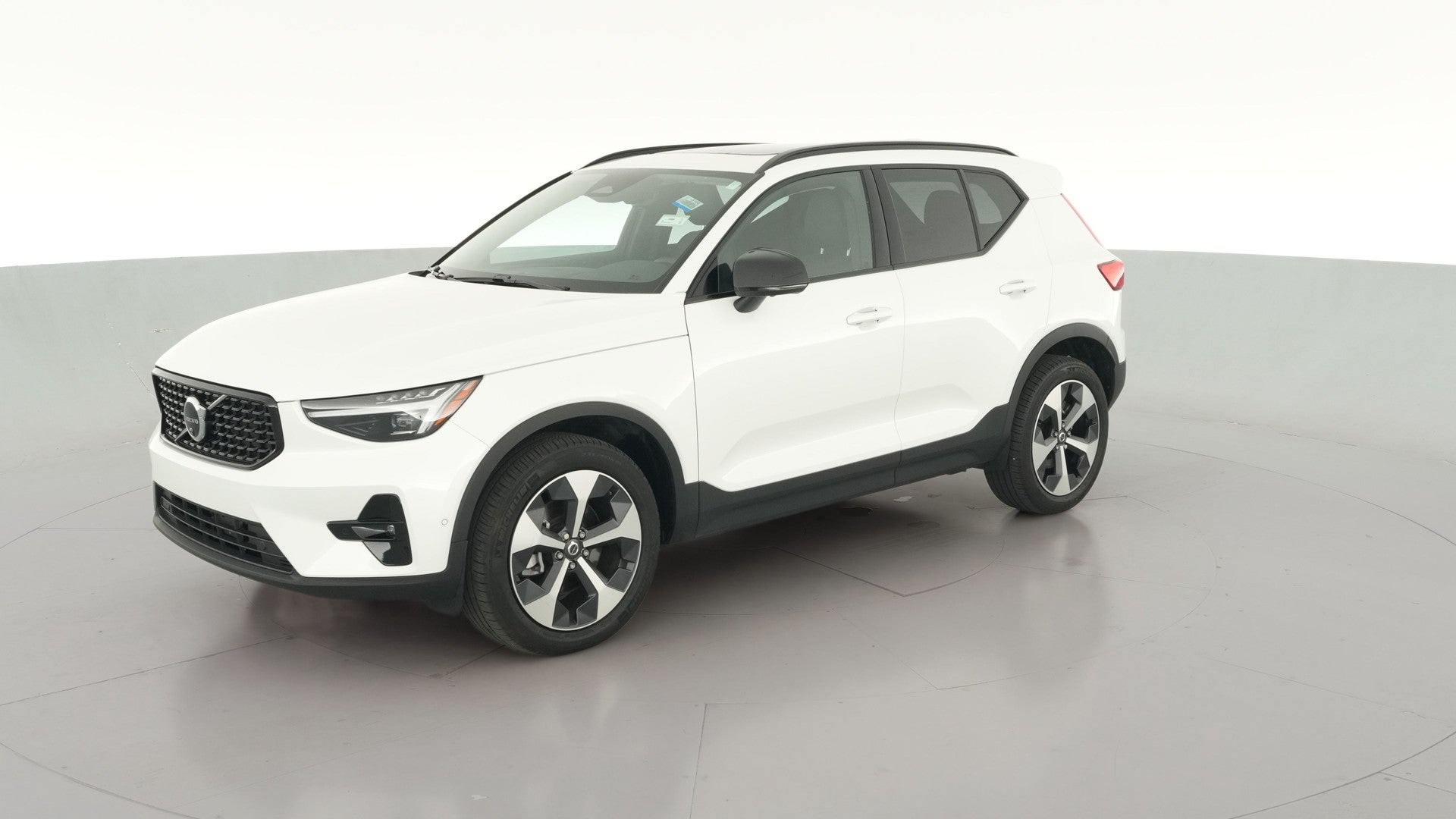 2026 Volvo XC40 vehicle photo