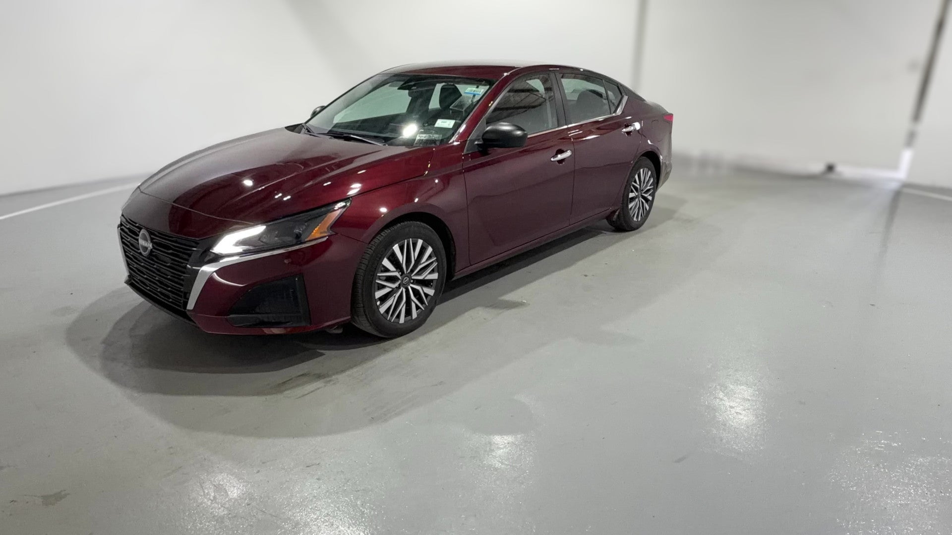 2025 Nissan Altima vehicle photo