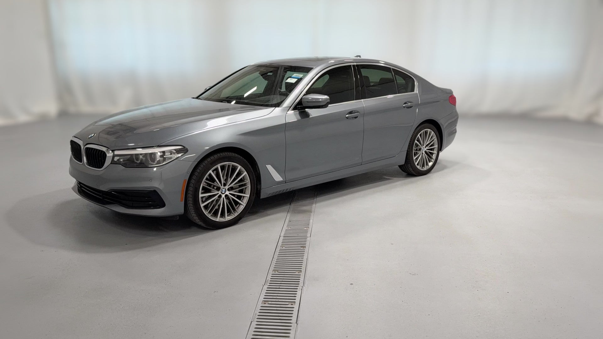 2020 BMW 5 Series vehicle photo