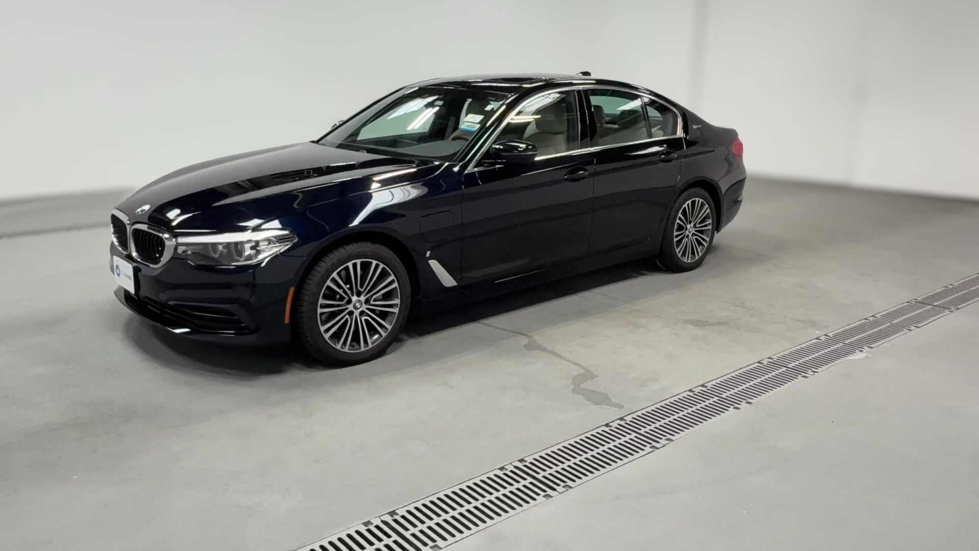2019 BMW 5 Series vehicle photo