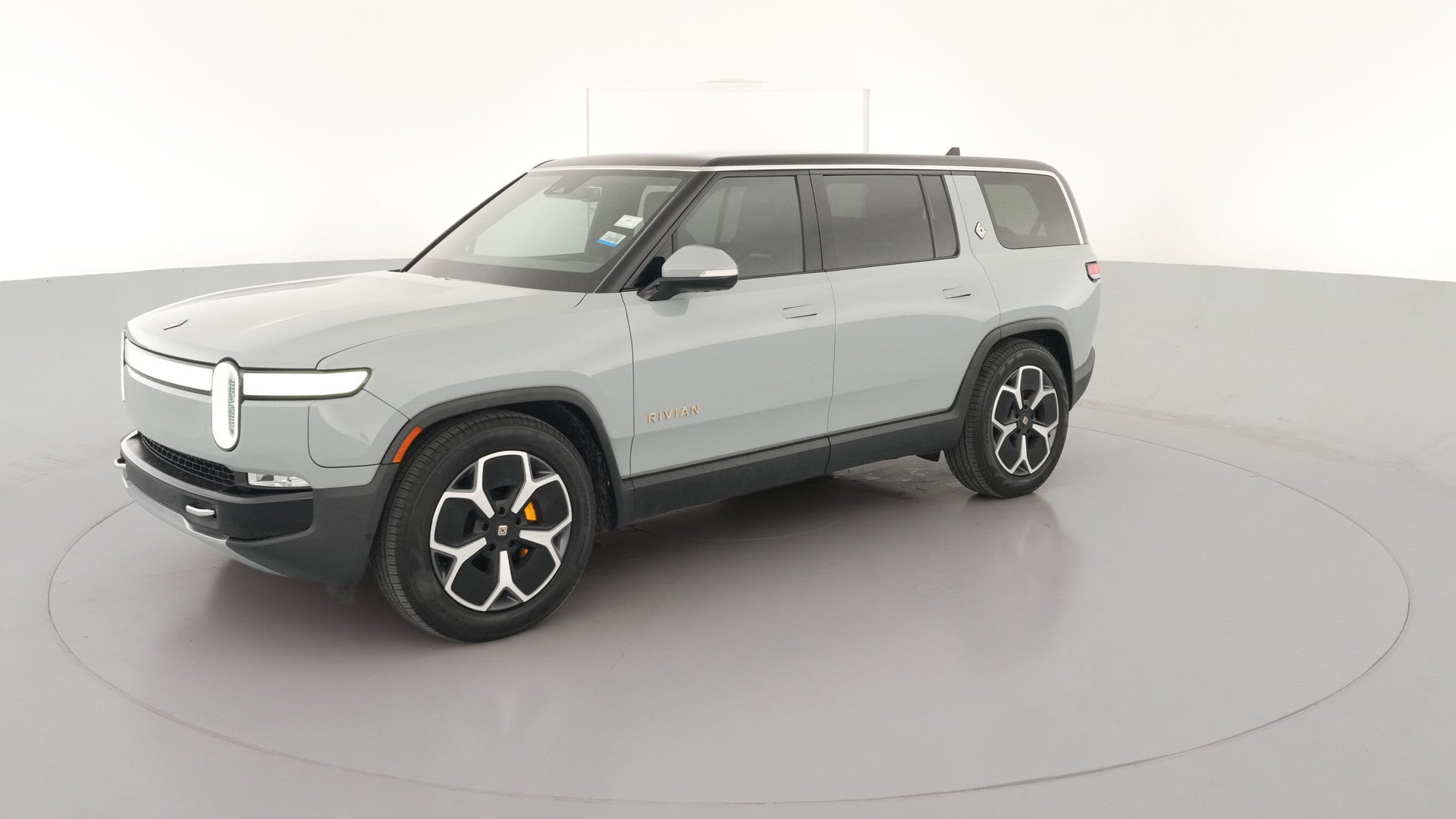 2023 Rivian R1S vehicle photo
