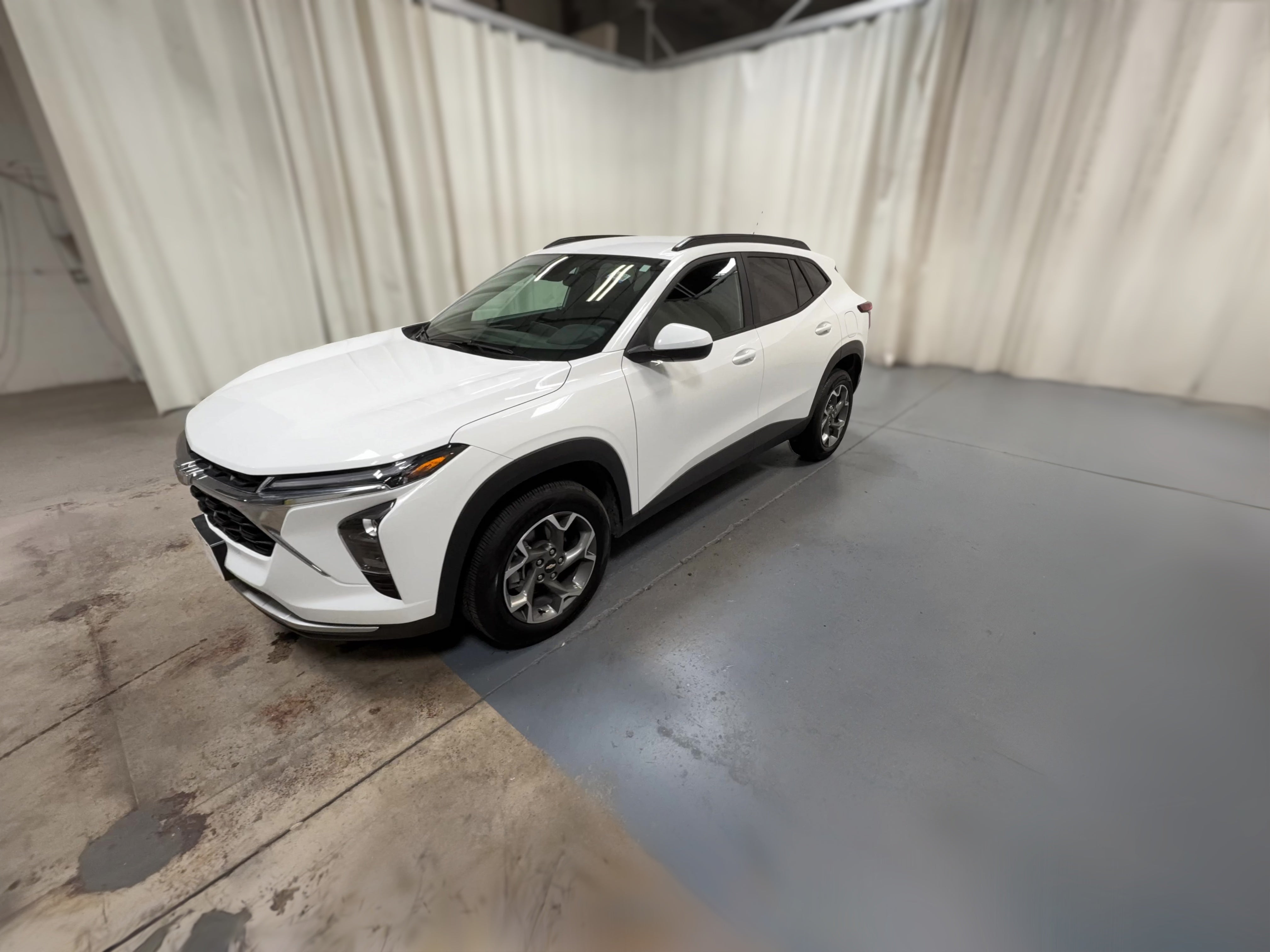 2025 Chevrolet Trax LT - Photo 18