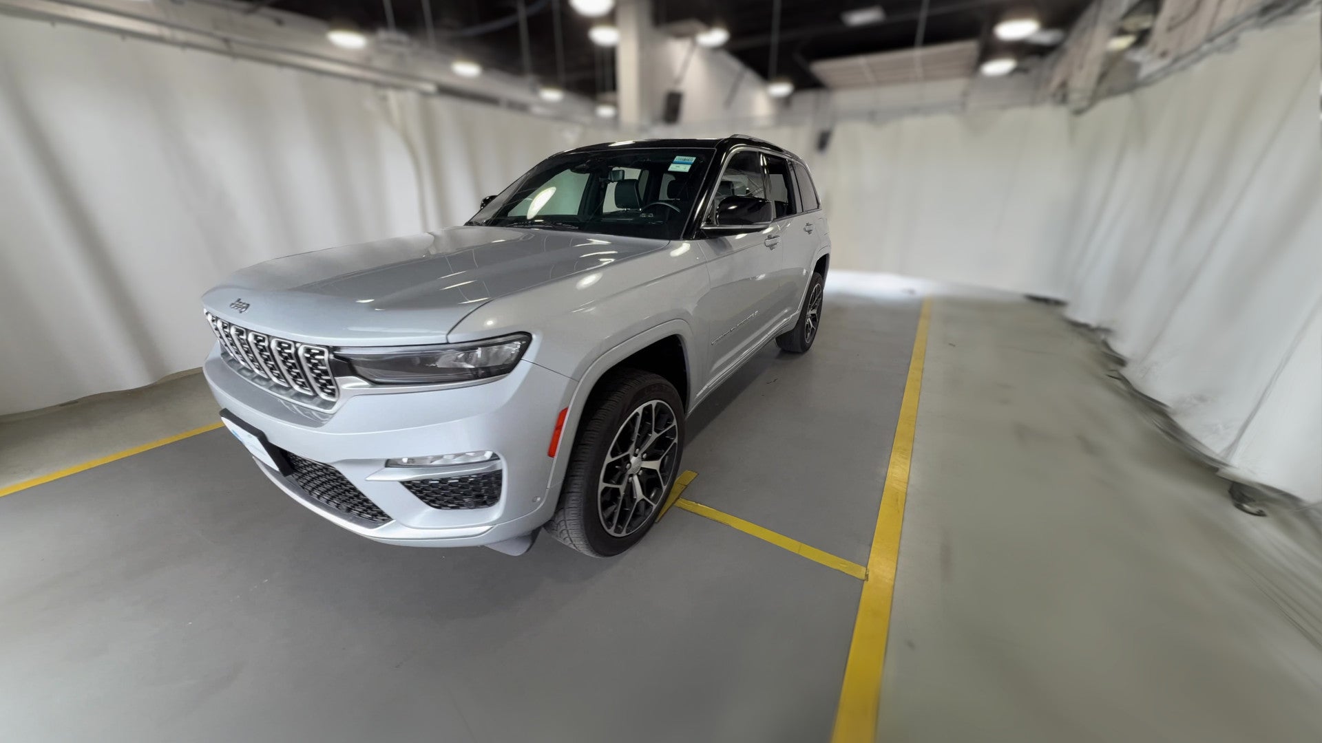 2022 Jeep Grand Cherokee vehicle photo