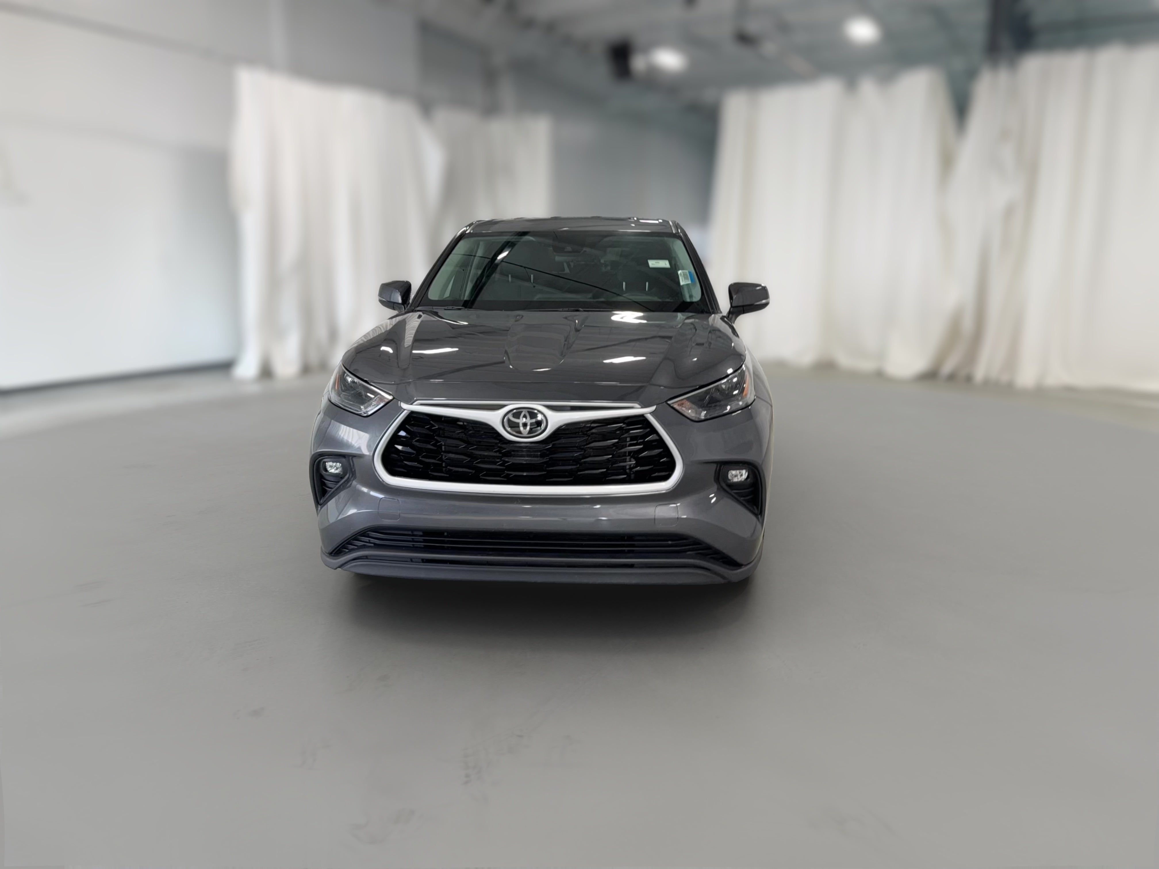 2025 Toyota Highlander LE - Photo 28