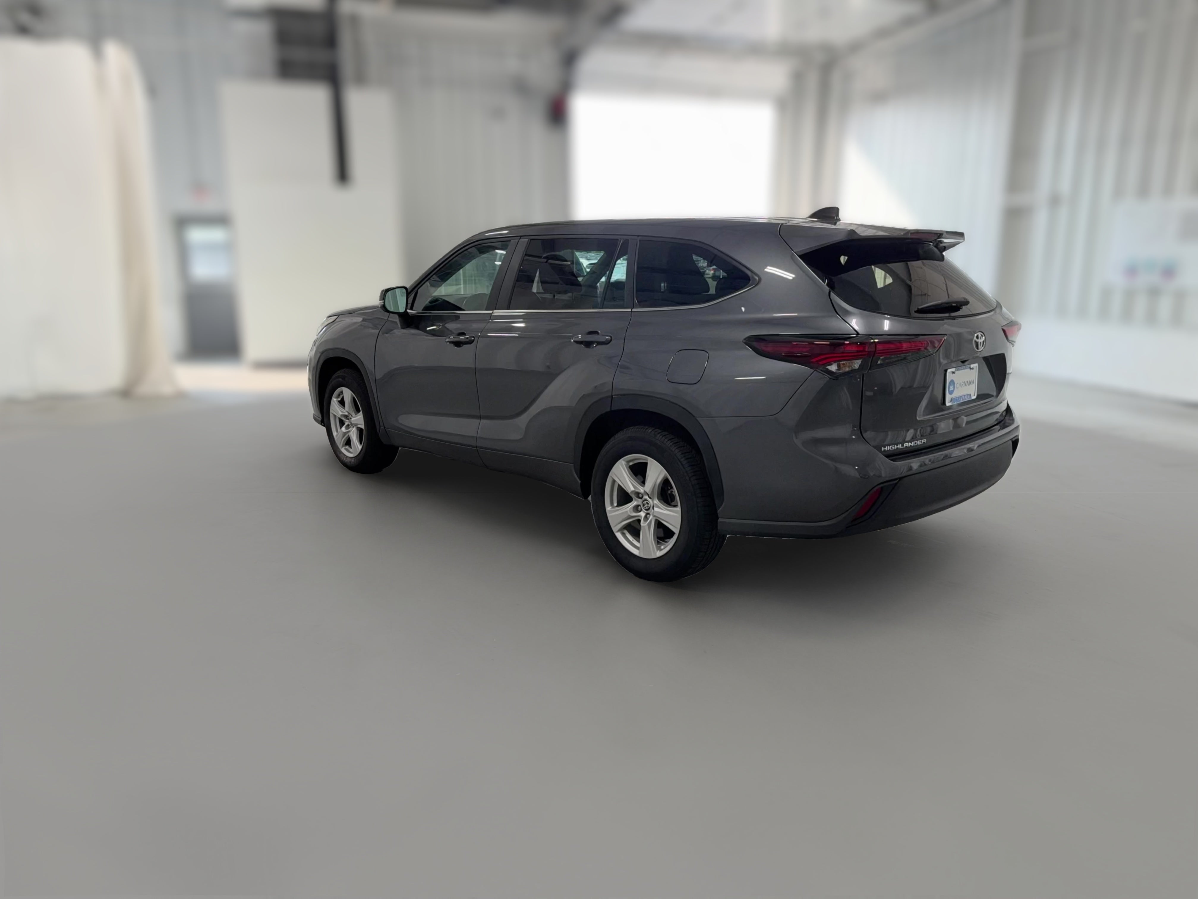 2025 Toyota Highlander LE - Photo 34