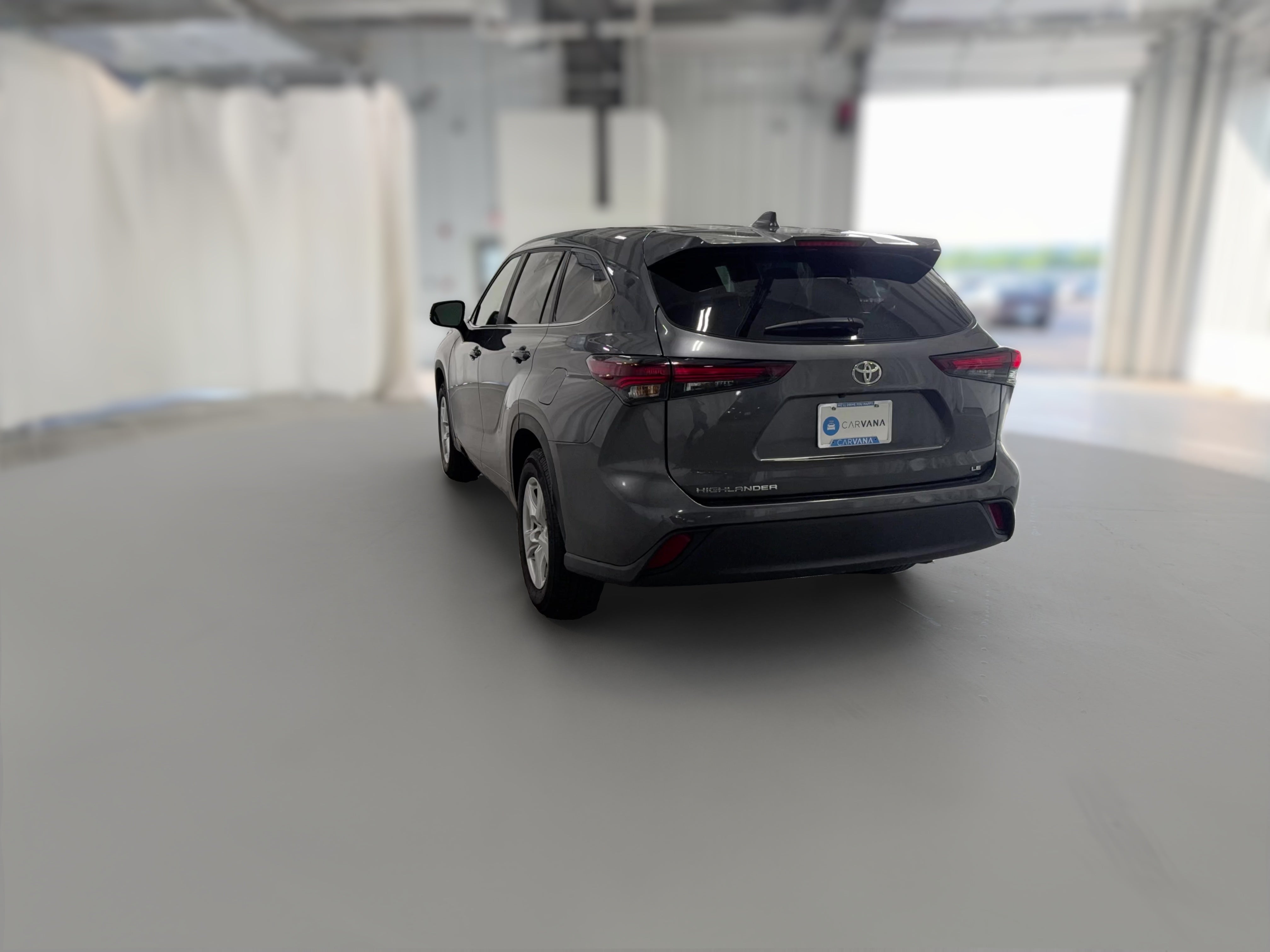 2025 Toyota Highlander LE - Photo 35
