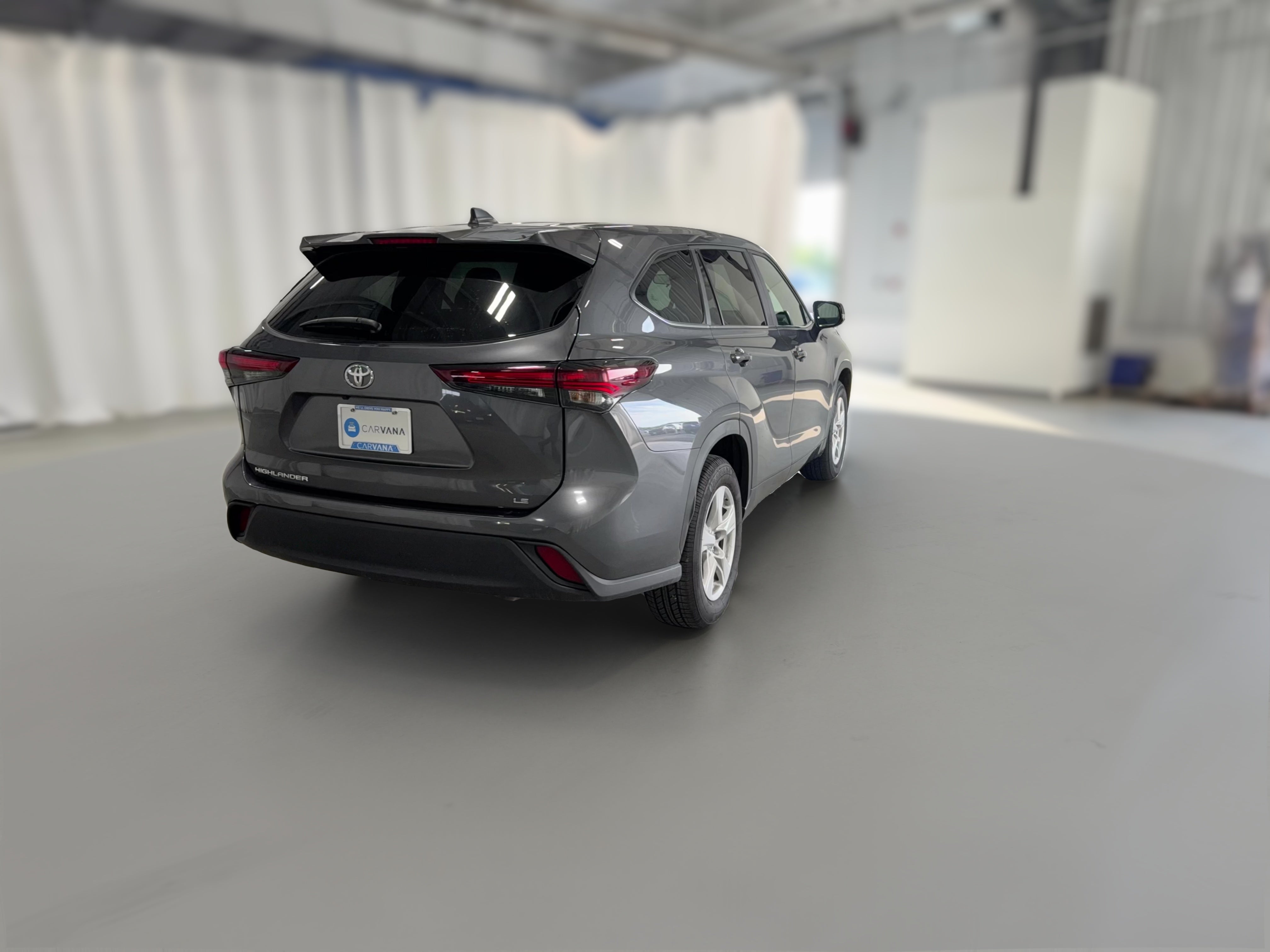 2025 Toyota Highlander LE - Photo 37
