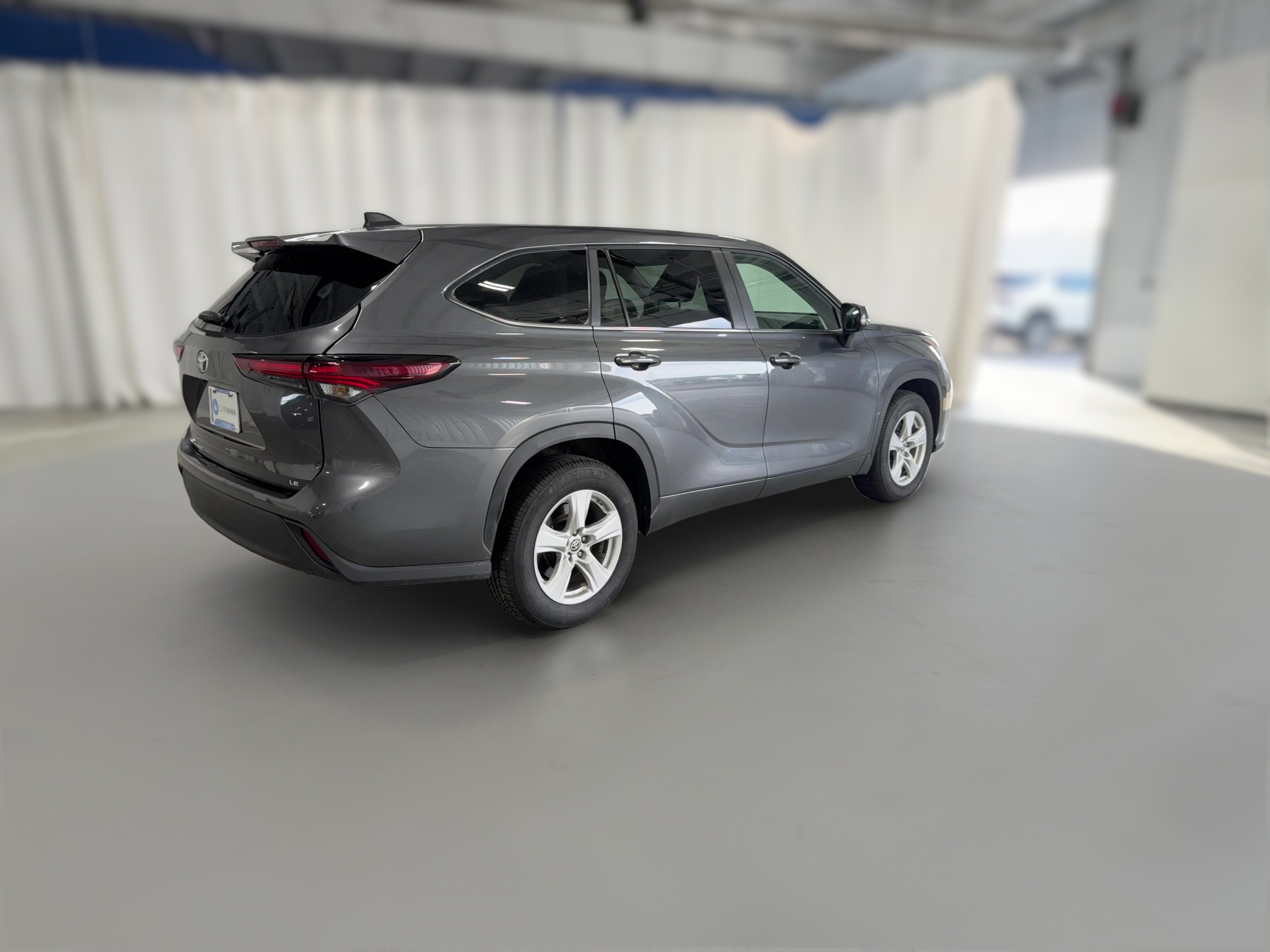 2025 Toyota Highlander LE - Photo 38
