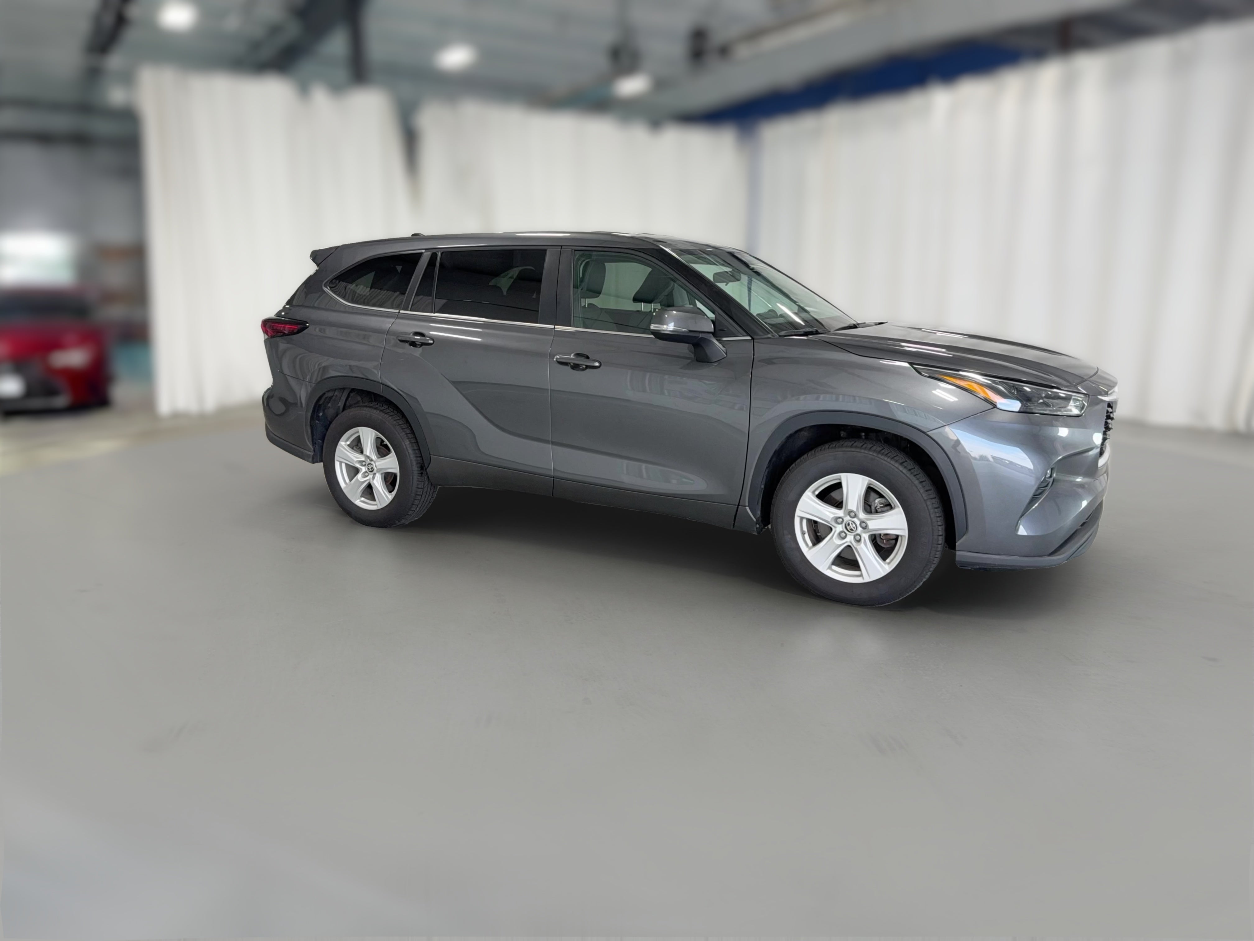 2025 Toyota Highlander LE - Photo 41