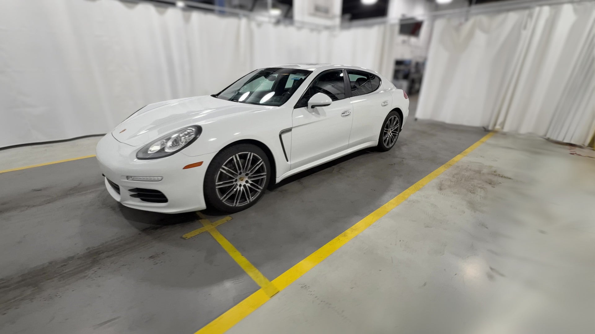 2015 Porsche Panamera vehicle photo