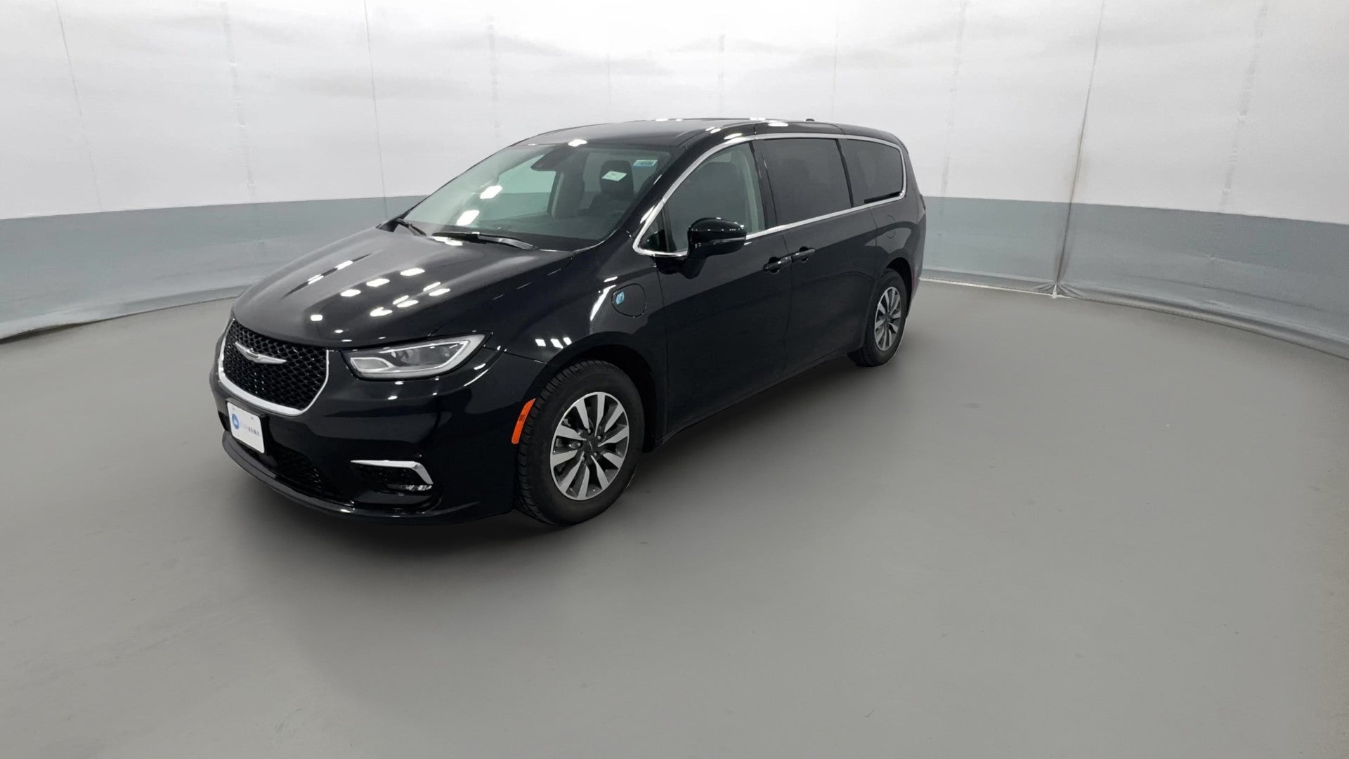 2024 Chrysler Pacifica Hybrid vehicle photo