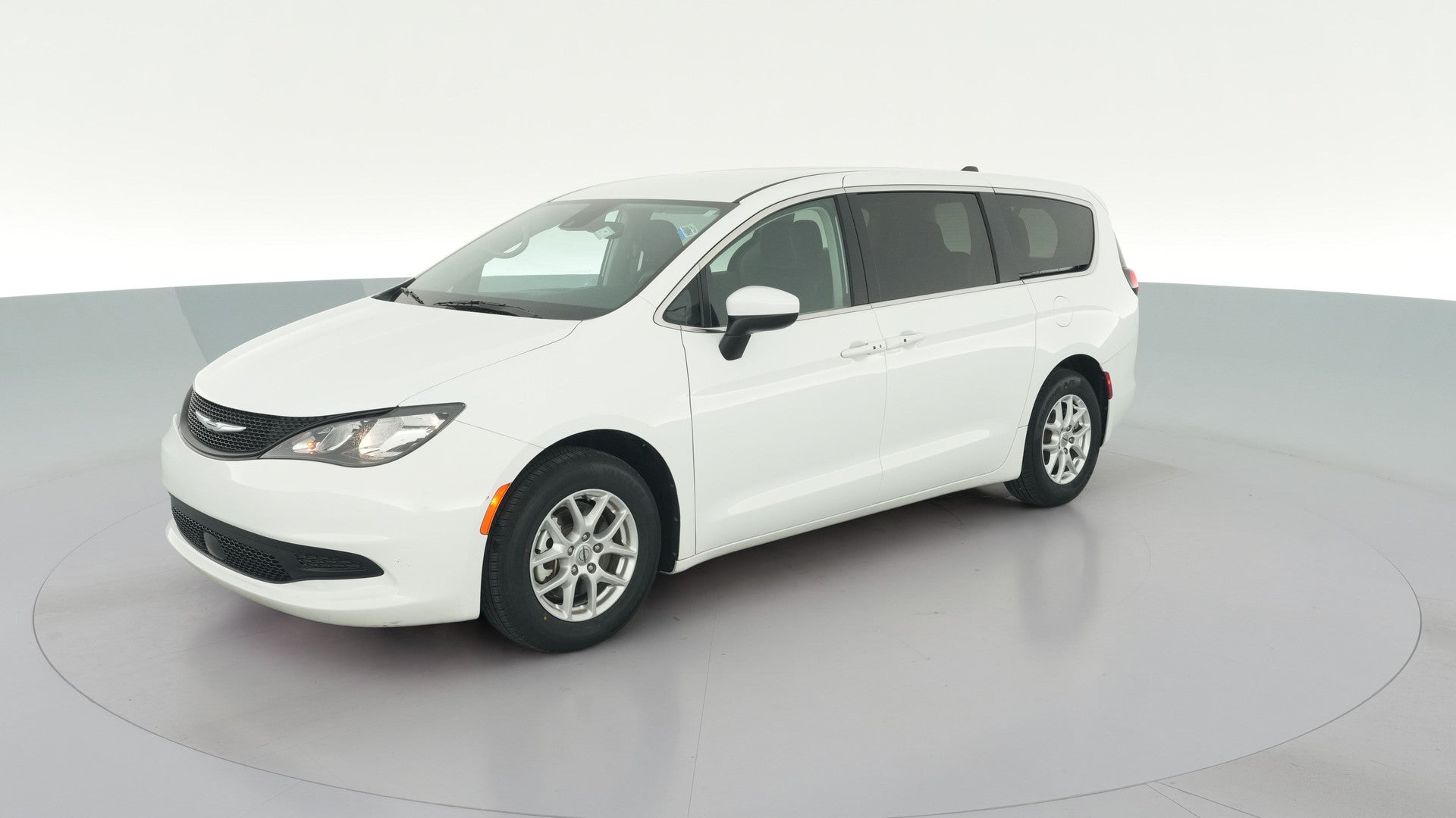 2023 Chrysler Voyager vehicle photo